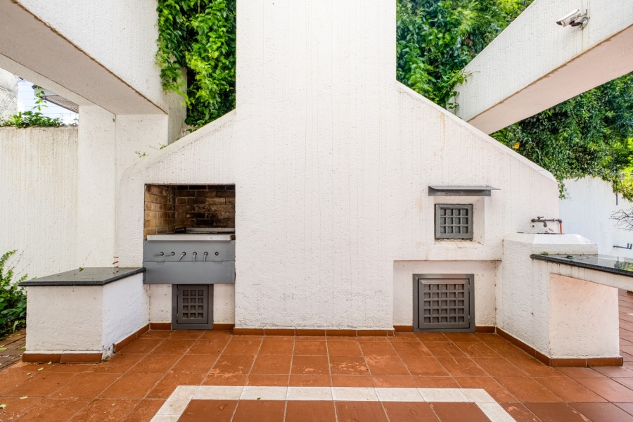 5 Bedroom Property for Sale in Oaklands Gauteng