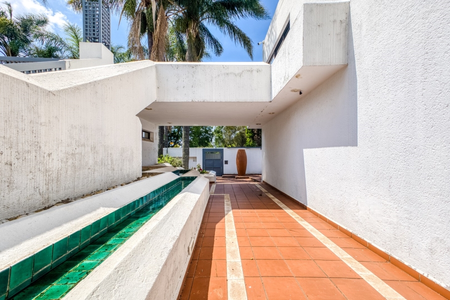 5 Bedroom Property for Sale in Oaklands Gauteng