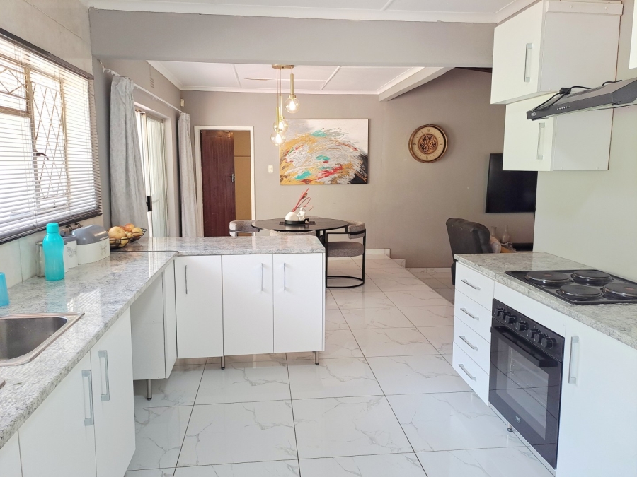 To Let 5 Bedroom Property for Rent in Lyndhurst Gauteng