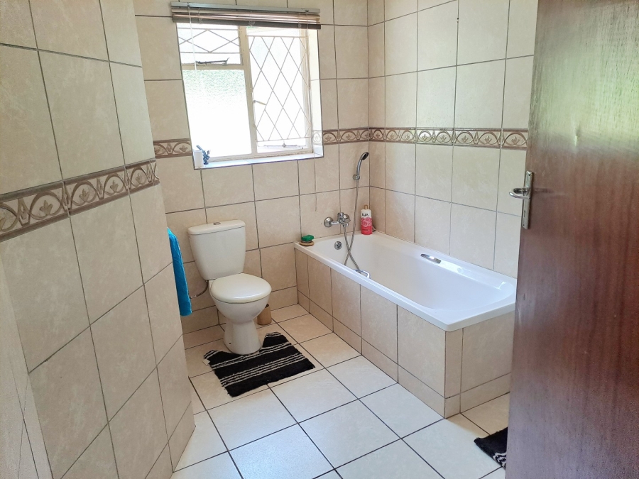 To Let 5 Bedroom Property for Rent in Lyndhurst Gauteng