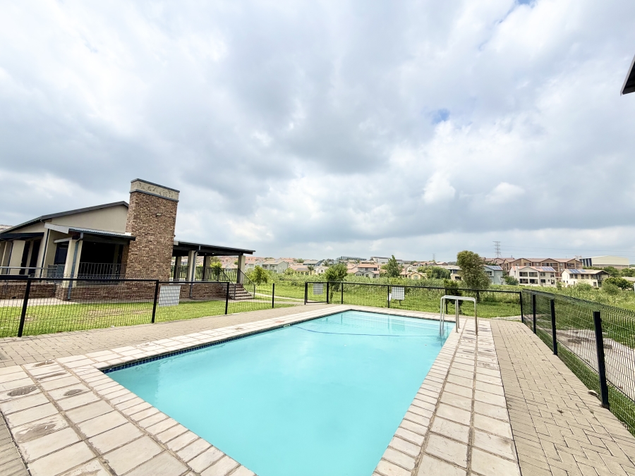 2 Bedroom Property for Sale in Kosmosdal Gauteng