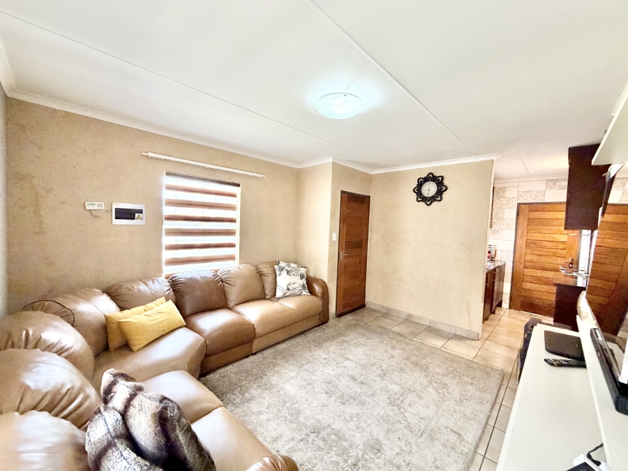 3 Bedroom Property for Sale in Kosmosdal Gauteng