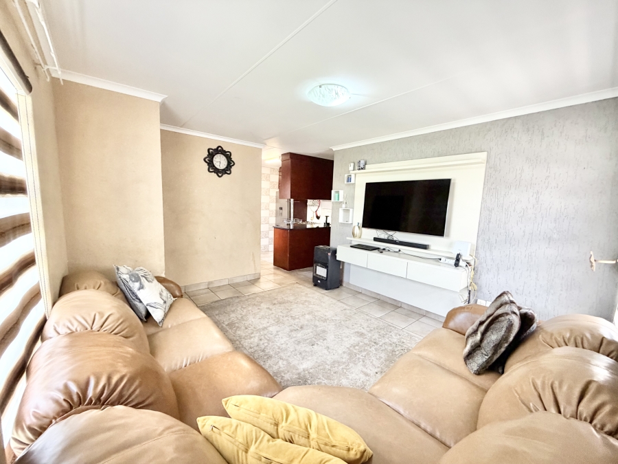 3 Bedroom Property for Sale in Kosmosdal Gauteng