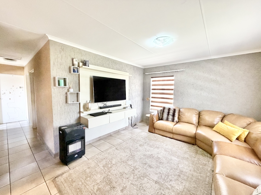 3 Bedroom Property for Sale in Kosmosdal Gauteng