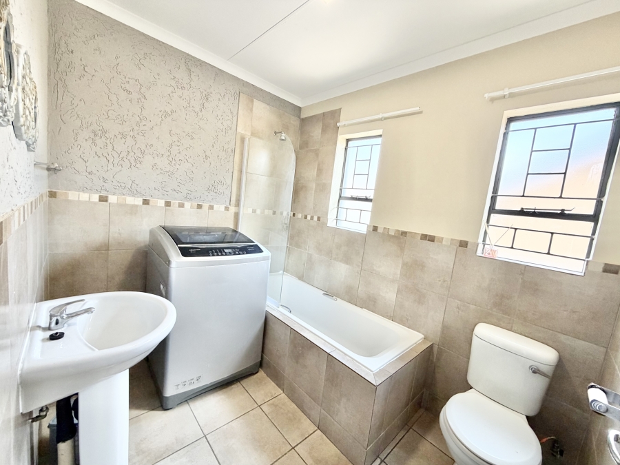 3 Bedroom Property for Sale in Kosmosdal Gauteng