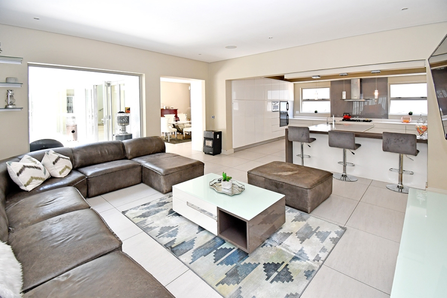 5 Bedroom Property for Sale in Morningside Gauteng