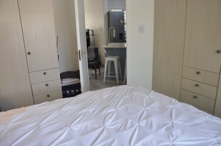 1 Bedroom Property for Sale in Parktown North Gauteng