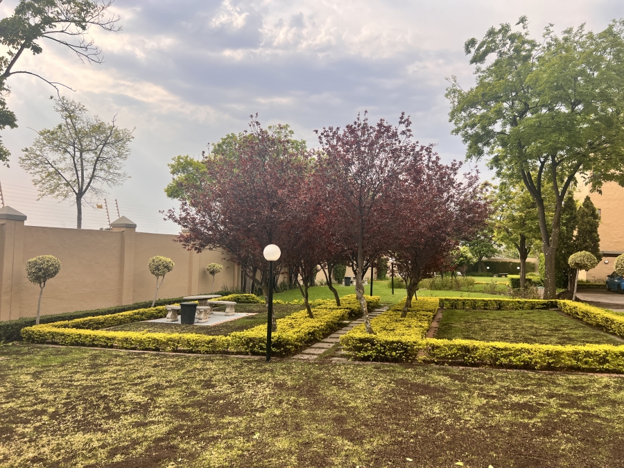 1 Bedroom Property for Sale in Lonehill Gauteng