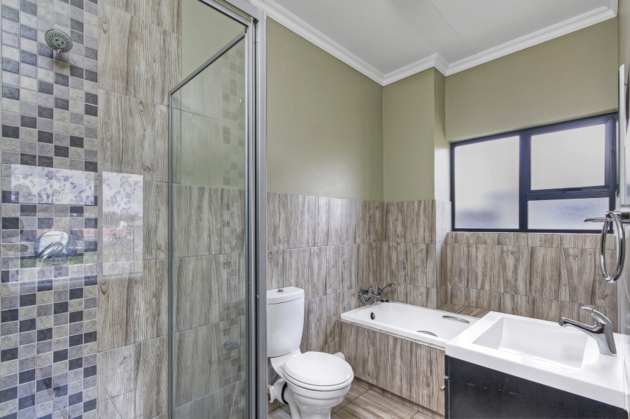 2 Bedroom Property for Sale in Noordwyk Gauteng