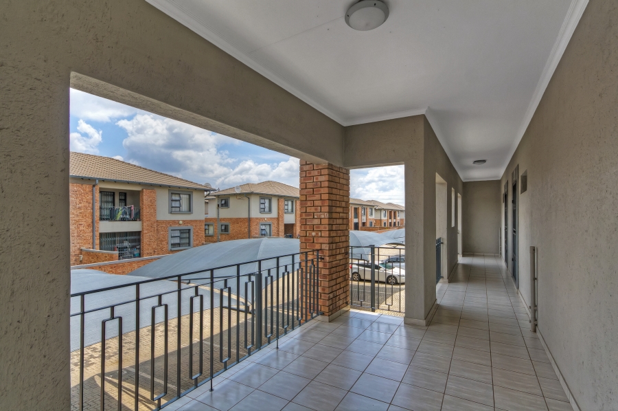 2 Bedroom Property for Sale in Noordwyk Gauteng