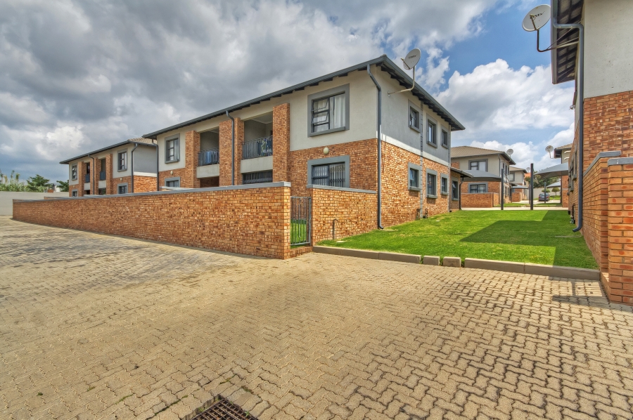 2 Bedroom Property for Sale in Noordwyk Gauteng