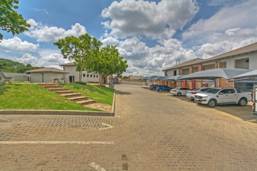 2 Bedroom Property for Sale in Noordwyk Gauteng