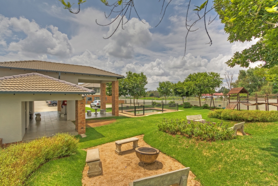 2 Bedroom Property for Sale in Noordwyk Gauteng