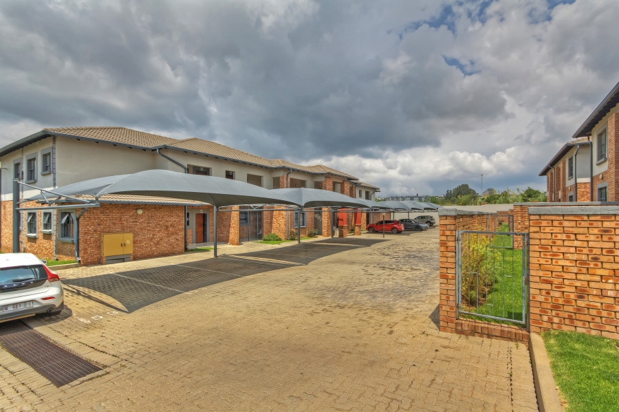 2 Bedroom Property for Sale in Noordwyk Gauteng