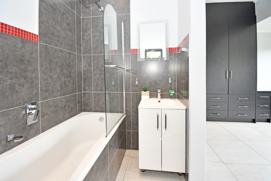 4 Bedroom Property for Sale in Copperleaf Estate Gauteng