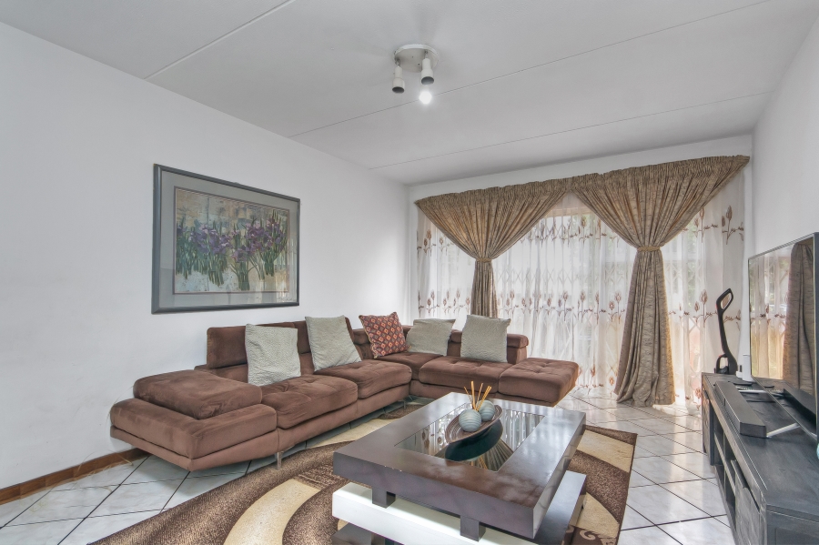 2 Bedroom Property for Sale in Buccleuch Gauteng