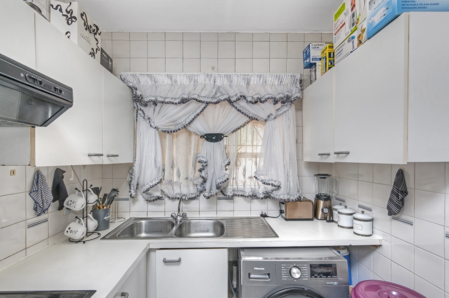 2 Bedroom Property for Sale in Buccleuch Gauteng