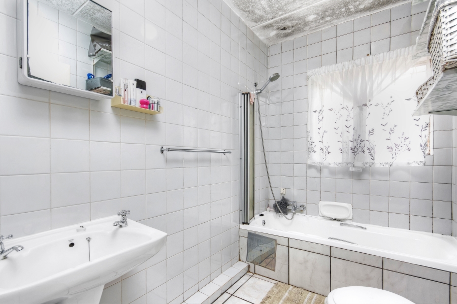 2 Bedroom Property for Sale in Buccleuch Gauteng