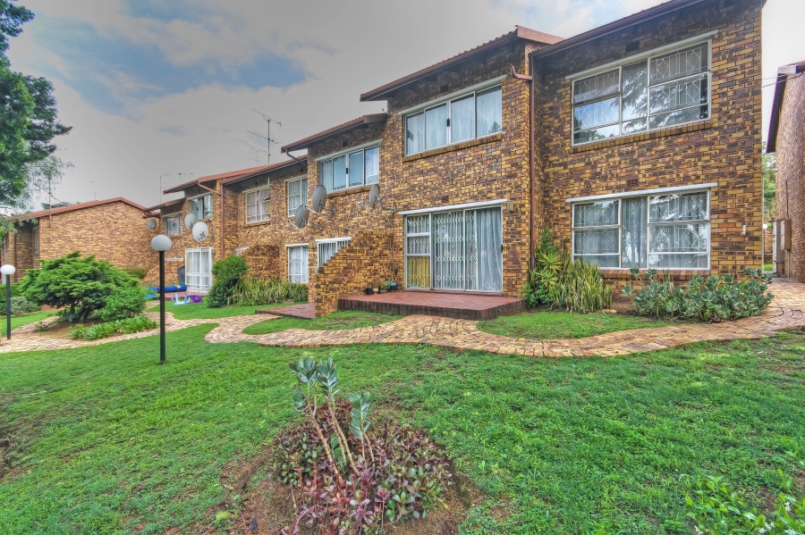 2 Bedroom Property for Sale in Buccleuch Gauteng
