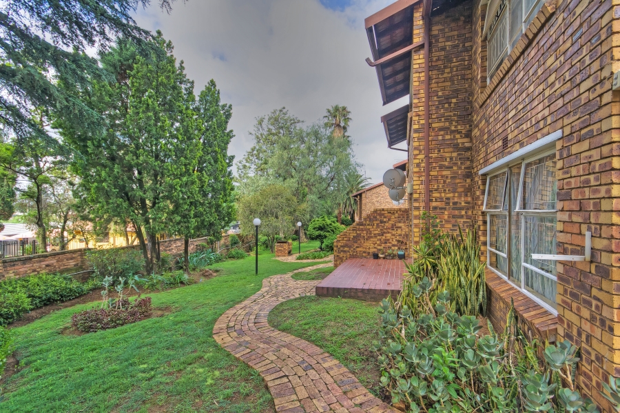 2 Bedroom Property for Sale in Buccleuch Gauteng