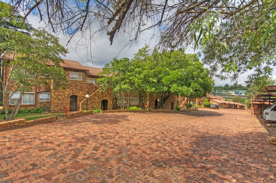 2 Bedroom Property for Sale in Buccleuch Gauteng