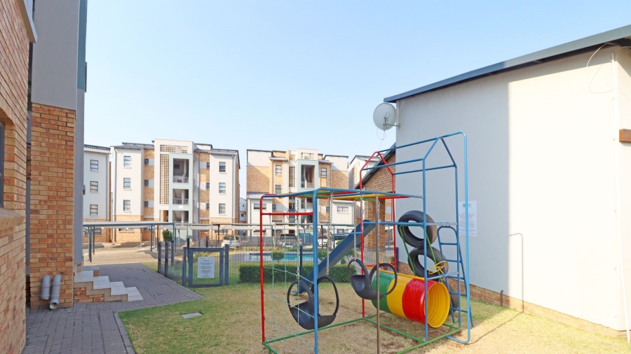 To Let 2 Bedroom Property for Rent in Barbeque Downs Gauteng