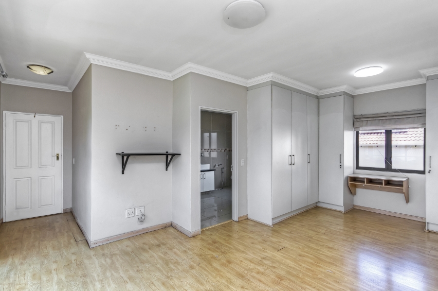 5 Bedroom Property for Sale in Kyalami Glen Estate Gauteng