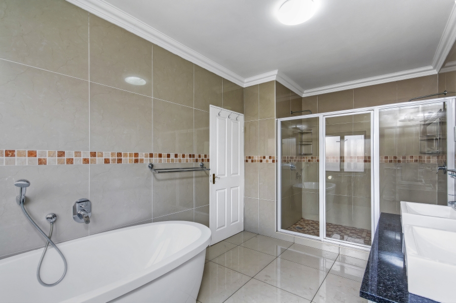 5 Bedroom Property for Sale in Kyalami Glen Estate Gauteng