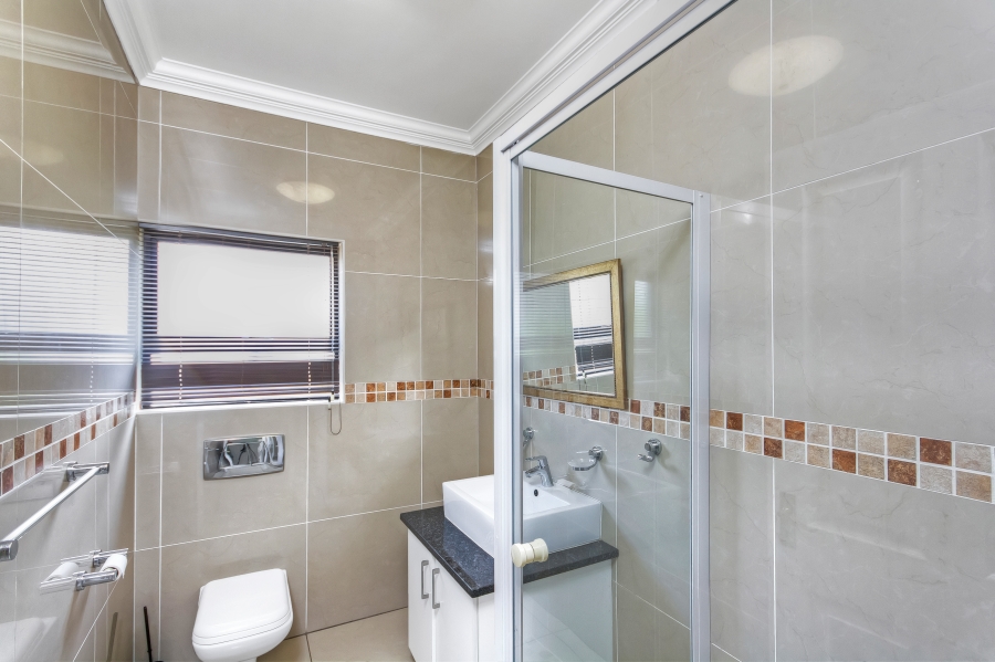 5 Bedroom Property for Sale in Kyalami Glen Estate Gauteng