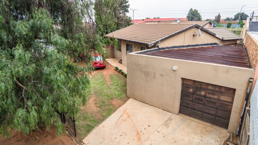 4 Bedroom Property for Sale in Lenasia South Gauteng