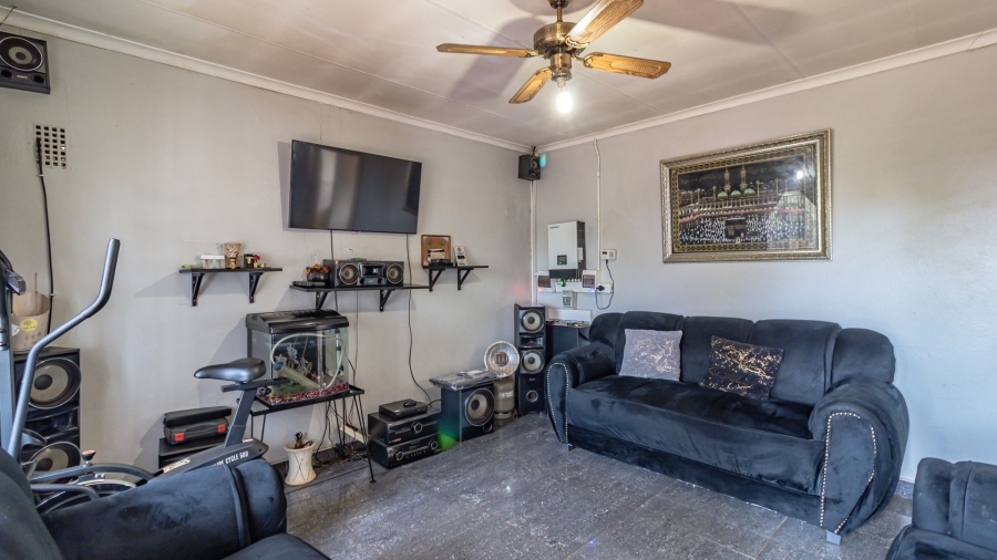 4 Bedroom Property for Sale in Lenasia South Gauteng