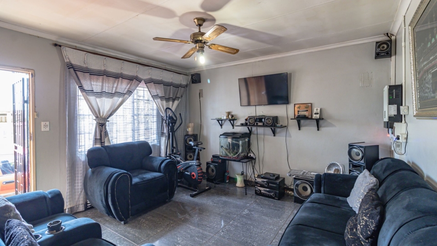 4 Bedroom Property for Sale in Lenasia South Gauteng