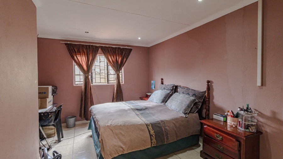 4 Bedroom Property for Sale in Lenasia South Gauteng