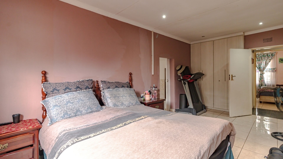 4 Bedroom Property for Sale in Lenasia South Gauteng