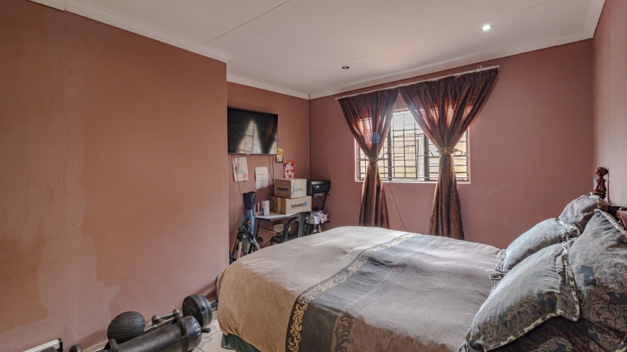 4 Bedroom Property for Sale in Lenasia South Gauteng