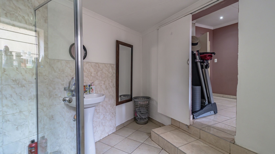 4 Bedroom Property for Sale in Lenasia South Gauteng