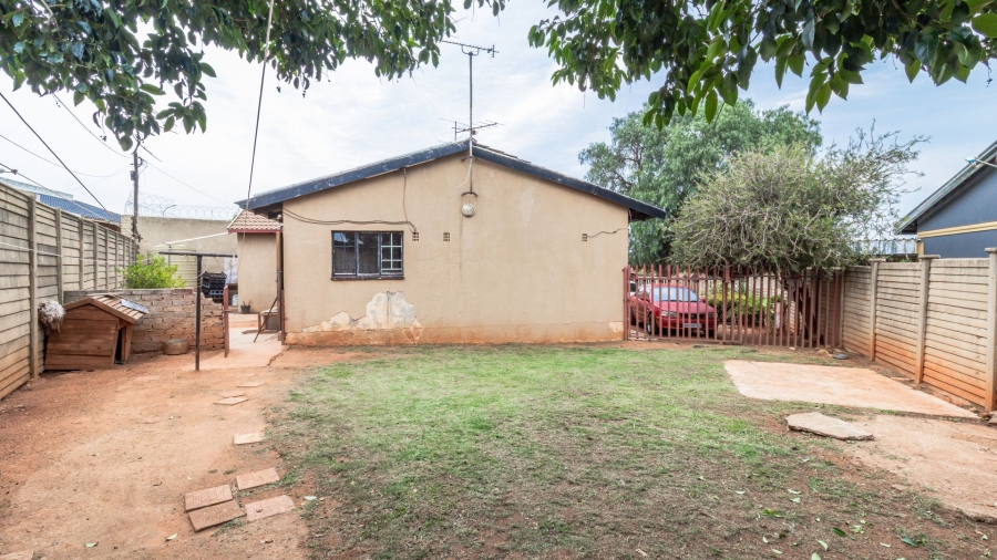 4 Bedroom Property for Sale in Lenasia South Gauteng