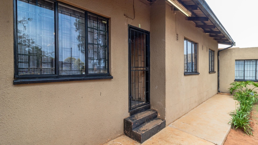 4 Bedroom Property for Sale in Lenasia South Gauteng