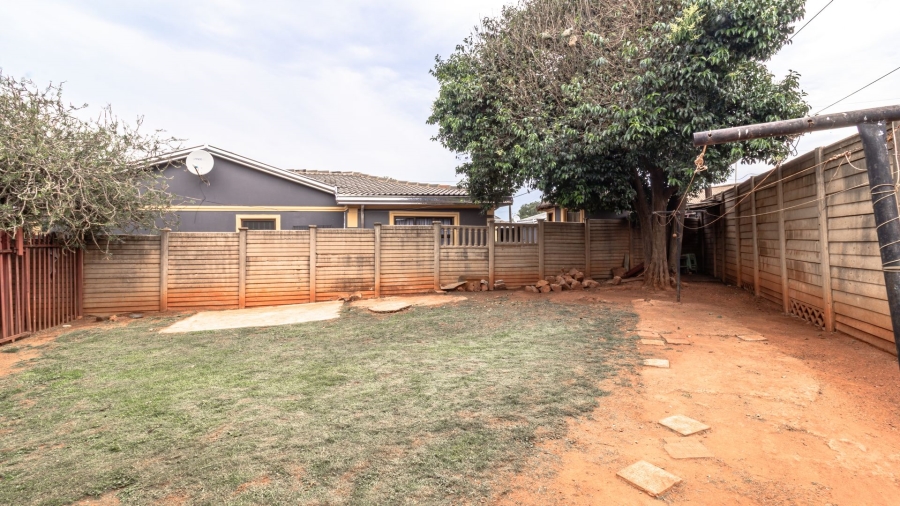 4 Bedroom Property for Sale in Lenasia South Gauteng