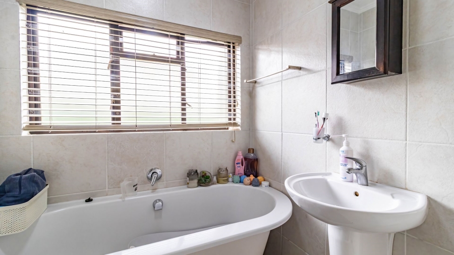 To Let 2 Bedroom Property for Rent in Bassonia Gauteng