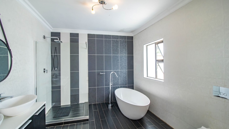 5 Bedroom Property for Sale in Golf View Gauteng