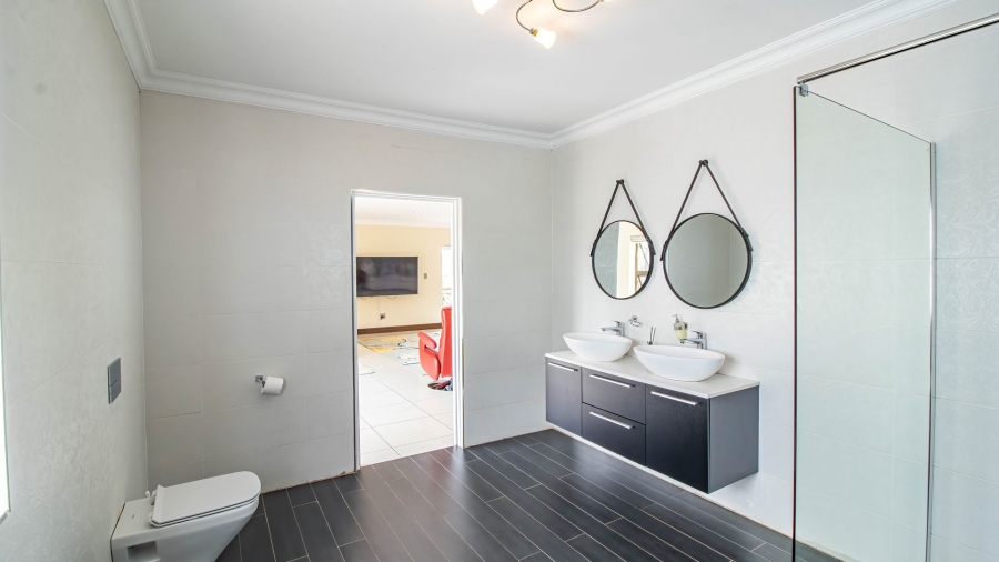 5 Bedroom Property for Sale in Golf View Gauteng