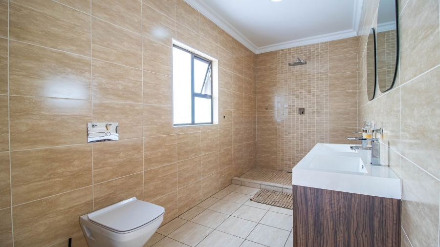 5 Bedroom Property for Sale in Golf View Gauteng