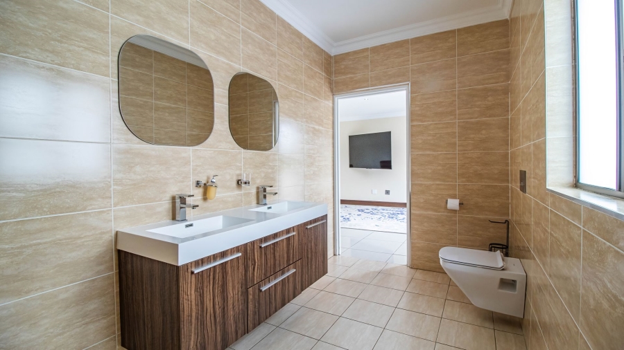 5 Bedroom Property for Sale in Golf View Gauteng