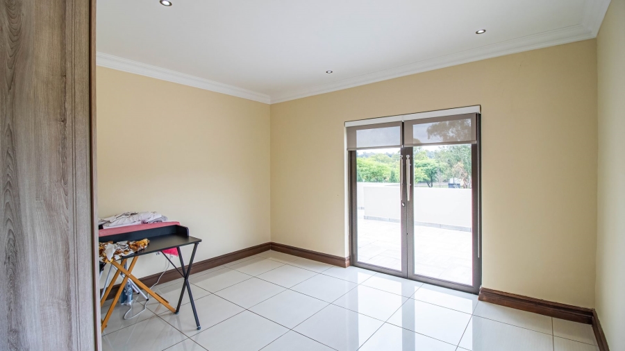 5 Bedroom Property for Sale in Golf View Gauteng