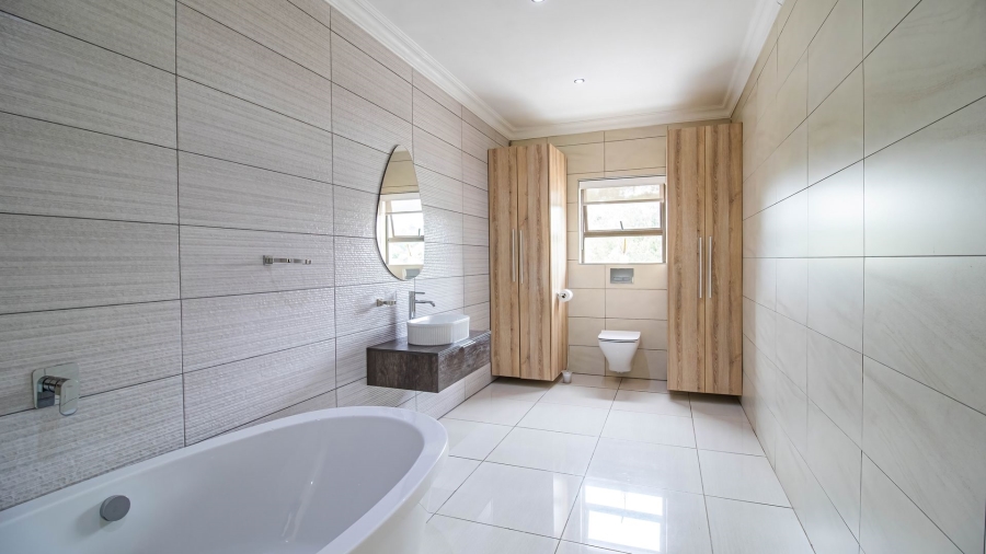 5 Bedroom Property for Sale in Golf View Gauteng