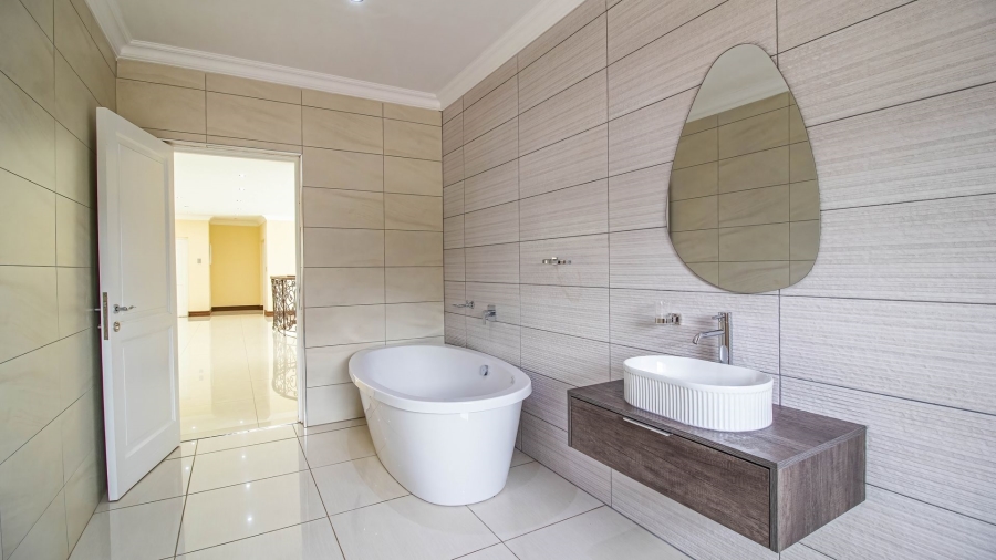 5 Bedroom Property for Sale in Golf View Gauteng