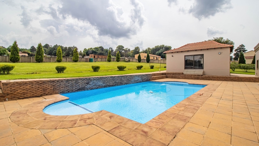 5 Bedroom Property for Sale in Golf View Gauteng