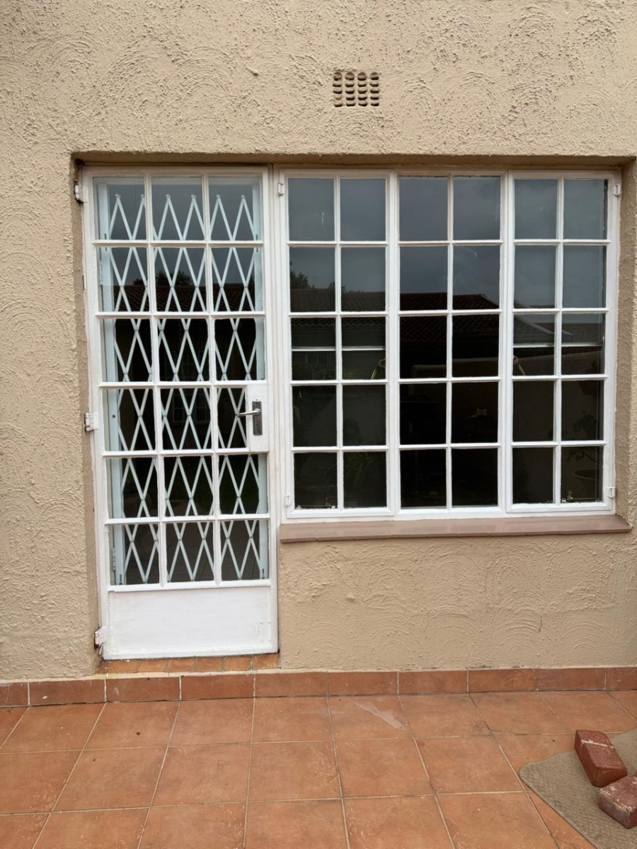 2 Bedroom Property for Sale in Bedford Park Gauteng