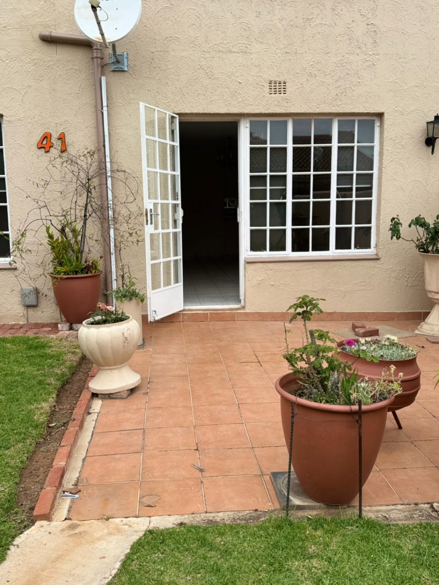 2 Bedroom Property for Sale in Bedford Park Gauteng